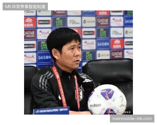 森保一利用赛前最后机会演练阵容，小川航基在第87分钟头球攻破冰岛密集防守